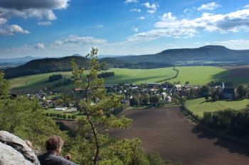 Aussicht vom Papststein auf Papstdorf und Zschirnstein Papststein, Papstdorf, Großer Zschirnstein, Böhmische Schweiz