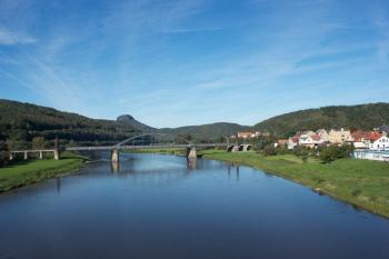 Blick auf die Elbe am Bahnhof Bad Schandau Elbe, Bad Schandau, Bahnhof, Brücke